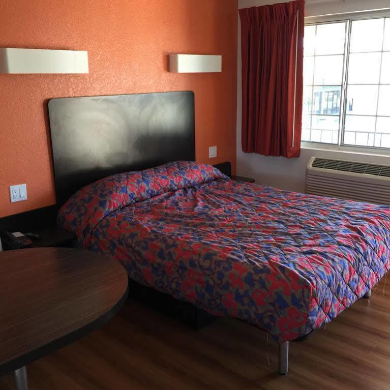 Motel 6 Bakersfield Extérieur photo
